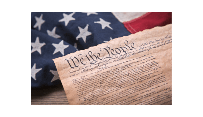 米国の国旗と新聞